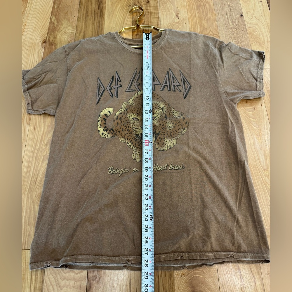 Def Leopard Large Graphic Tee Brown Vinyl Icons T-Shirt T9 - Picture 6 of 7